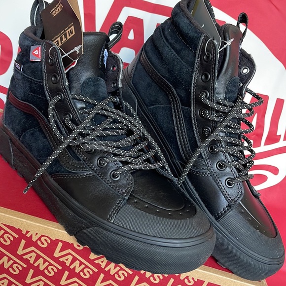 Vans • WMNS Sk8-Hi Mte-2
Black/Black
VN0007NKBKA
boots - sneakers - Picture 10 of 16